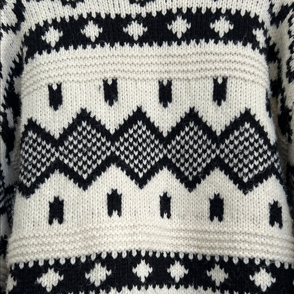 H&M Black and White Patterned Sweater - Picture 2 of 3